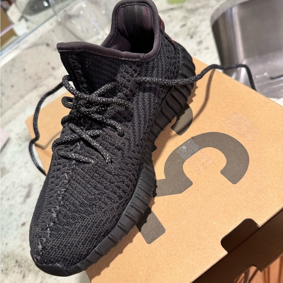 Yeezy shoes never worn as you can tell by the bottom of the shoe pics. size 5 - Picture 5 of 8